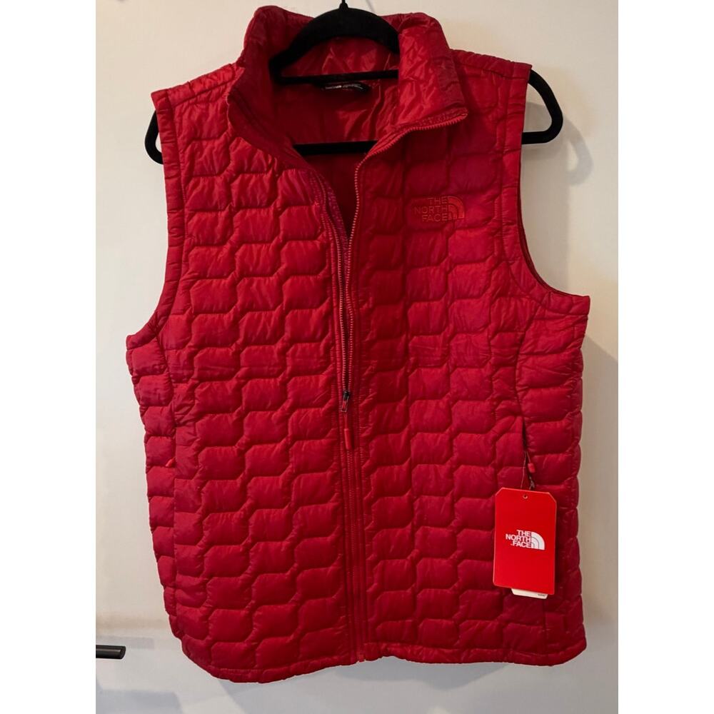 The North Face Mens Hiking Thermoball Vest Medium Vest Rage Red Activewear NWT